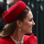 Princesa Kate Wear Clity Hemmert Destart – Y las perlas usan Fune de Queen