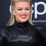 Razón de la ausencia de Kelly Clarkson al mostrar